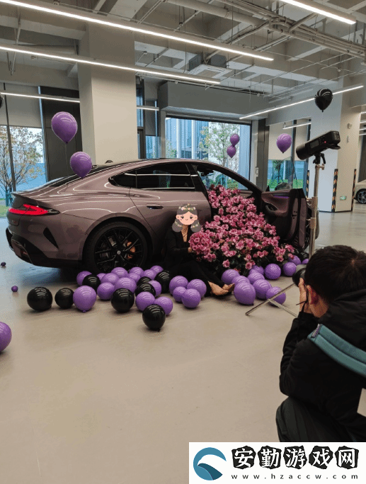 美女曬提車小米SU7