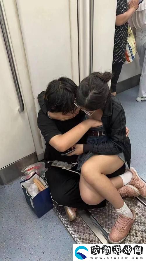 含情脈脈男朋友把舌頭都伸進(jìn)我的嘴巴里了