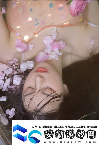 聲音不止是聲音——解析國產(chǎn)女VA88的魅力與發(fā)展?jié)摿?></p><h3>1.魅力與發(fā)展?jié)摿θ绾?</h3><p>在眾多配音演員中，國產(chǎn)女VA88的魅力與發(fā)展?jié)摿o疑是一個(gè)值得深度探討的話題。從剛?cè)胄袝r(shí)的青澀到如今的聲名鵲起，VA88的每一步成長都凝聚了無數(shù)粉絲的支持和喜愛。她的聲音和演技，為二次元文化注入了新的活力，也逐漸成為國內(nèi)配音行業(yè)的一顆璀璨新星。那么，她究竟憑借哪些獨(dú)特的優(yōu)勢，成為了大家所喜愛的女神呢?</p><h3>2.從配音新星到行業(yè)領(lǐng)軍者的崛起</h3><p>從最初的配音訓(xùn)練到成為行業(yè)中的佼佼者，國產(chǎn)女VA88的崛起并非一蹴而就。她在行業(yè)中摸爬滾打多年，積累了大量的經(jīng)驗(yàn)和作品。這個(gè)過程不僅考驗(yàn)了她的配音技巧，更錘煉了她面對(duì)復(fù)雜市場和觀眾需求的能力。在這個(gè)競爭激烈的行業(yè)中，能夠脫穎而出，靠的不是運(yùn)氣，而是她對(duì)于角色的深入理解與詮釋。</p><h3>3.與眾不同的聲音魅力，跨越地域的影響力</h3><p>要說國產(chǎn)女VA88的魅力與發(fā)展?jié)摿ψ罹喵攘Φ牡胤?，莫過于她那充滿感染力的聲音。她的聲音有著極強(qiáng)的代入感，無論是溫柔的少女聲，還是冷靜的智者聲，都能將角色的情感層次完美展現(xiàn)。這種精準(zhǔn)的情感傳遞使得她的作品能夠跨越語言的障礙，獲得國內(nèi)外粉絲的熱烈響應(yīng)。她的配音不僅僅是聲音，更是情感和靈魂的交織，正是這一點(diǎn)，讓她的魅力遠(yuǎn)遠(yuǎn)超越了普通的配音演員。</p><h3>4.市場需求與發(fā)展?jié)摿Φ纳疃韧诰?/h3><p>隨著二次元文化的逐漸盛行，配音行業(yè)的市場需求日益增加。國產(chǎn)女VA88在這個(gè)過程中看準(zhǔn)了發(fā)展?jié)摿Γ⑶矣赂业乜绯鍪孢m圈，不斷拓寬自己的演藝道路。從動(dòng)漫配音到影視劇的聲音演繹，她的作品不斷豐富自己的多樣性和市場價(jià)值。如今，越來越多的品牌和制作方也愿意為她提供更多的合作機(jī)會(huì)，而她在市場中的影響力，也逐漸成為一種不可忽視的力量。</p><h3>5.粉絲文化與個(gè)人形象的雙重發(fā)展</h3><p>除了優(yōu)秀的配音技巧，國產(chǎn)女VA88的魅力與發(fā)展?jié)摿Φ某晒€離不開她和粉絲之間的深厚關(guān)系。她的親和力和真誠的態(tài)度，使她贏得了無數(shù)忠實(shí)粉絲的支持。這些粉絲不僅僅是追隨她的作品，更對(duì)她的個(gè)人形象產(chǎn)生了濃厚興趣。她通過社交媒體與粉絲互動(dòng)，展現(xiàn)了自己真實(shí)的一面，這種親民風(fēng)格也是她成為“網(wǎng)紅配音演員”的重要因素之一。</p><h3>未來發(fā)展</h3>            </div>
        </div>
        <div   id=